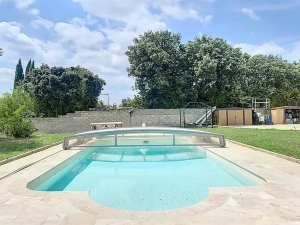 Saint Siffret, Villa méridionale de plain-pied avec piscine 