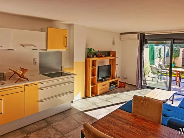 Rare aux Issambres , bel appartement en rez-de-jardin de 45 m2 plus un extérieur clôt de murs de 