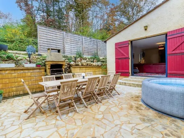 Sarlat Contemporaine de 5 chambres avec Piscine, Garage et appar 