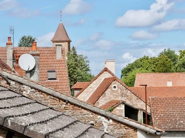 Cormatin-Chapaize Maison En Pierres Avec Dependances, Cour Et Jardins 