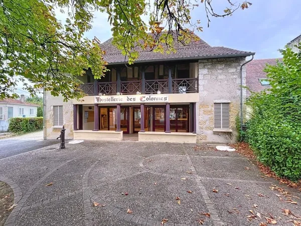 Hotel Bureau 9 Km Bergerac - Secteur La Force Bel Immeuble Emplacement N°1 À Vendre 