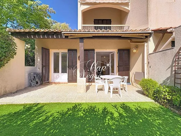 Appartement T2 Avec Jardin Et Piscine À Vendre À Pramousquier 