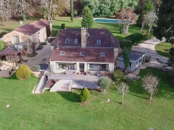 Charmante ferme rénovée sur 2,5 ha avec piscine, 2 gîtes et vue imprenable - Sud Dordogne 