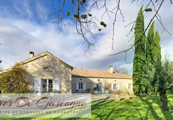 Gers - Propriété d'exception mêlant charme rustique et confort moderne 