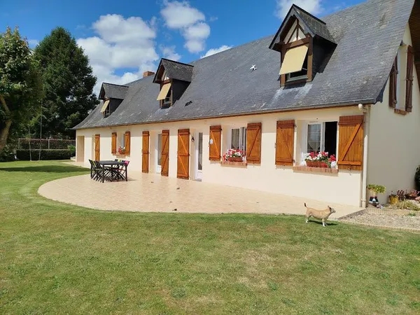 Bouville Belle propriété en parfait état avec dépendance sur 3500 m2. 