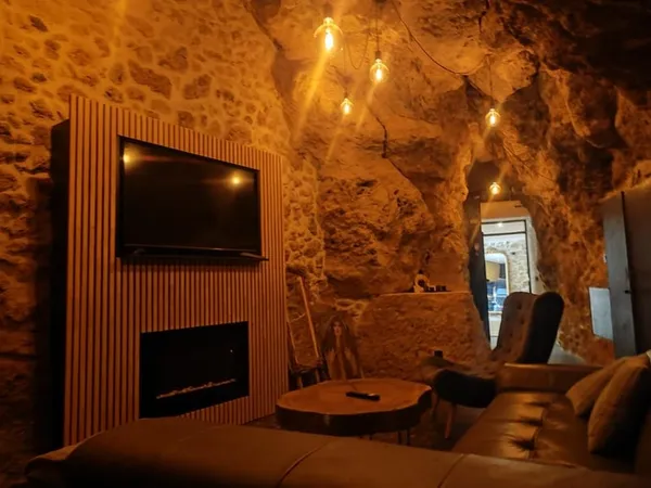Tourtour, maison de village précieuse avec sa terrasse 