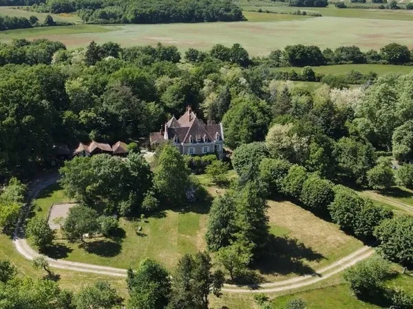 Propriété 32 ha, bel étang, maison de maître, logement d'amis 