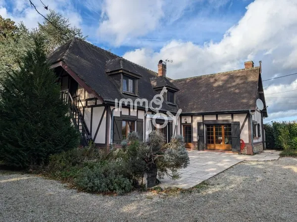 Secteur L'Aigle, en hameau, grande maison confortable avec dépendance, dans un joli parc boisé.... 