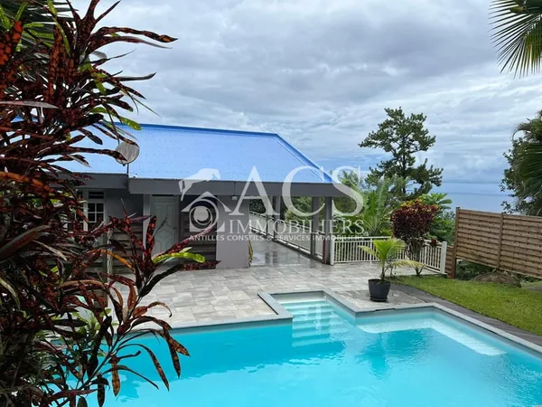Haut de villa T5 meublé indépendant avec piscine privée et grand terrain arboré