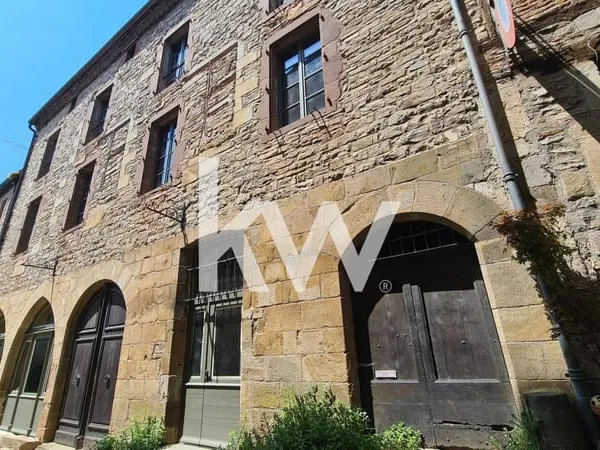 Cordes Sur Ciel : très bel immeuble avec cour intérieure 
