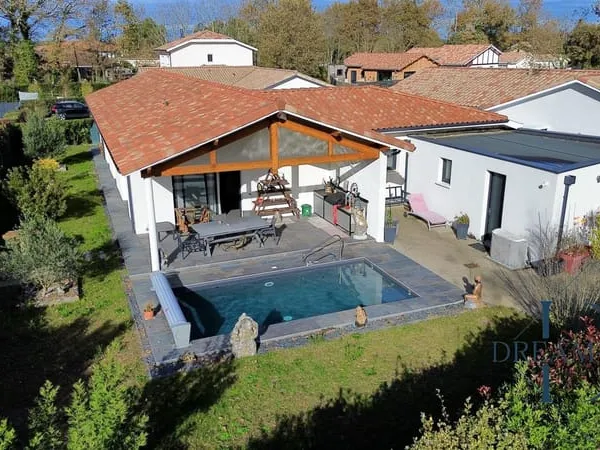 Maison neuve avec garage 