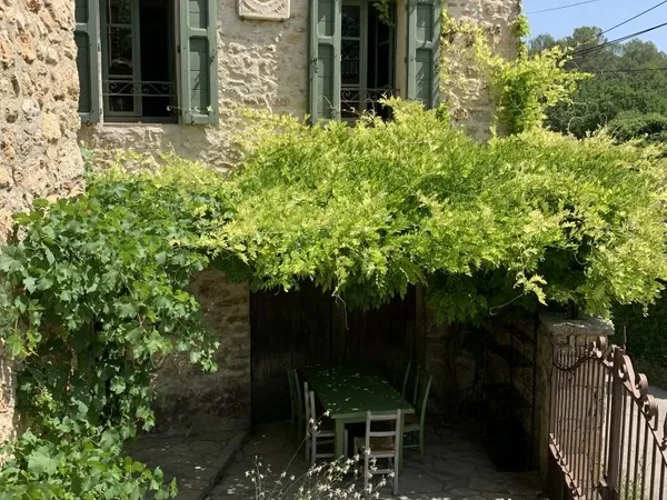 Lorgues , 2 charmantes bastides en pierre avec une piscine 