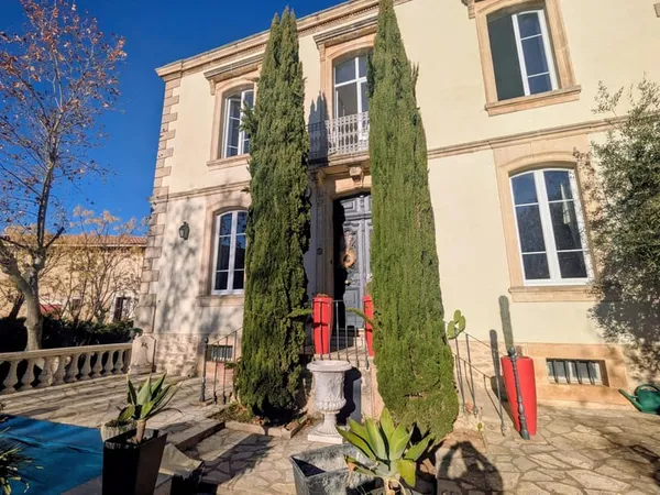 Maison avec garage et piscine 