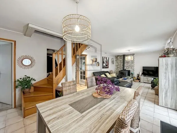 - a Vendre - Spacieuse maison avec 4 chambres 