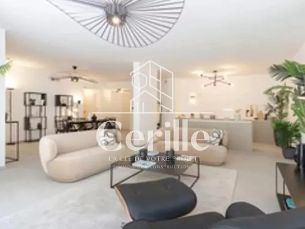 Exceptionnel Penthouse de 132 m² avec Terrasse Panoramique au Coeur du Carré d'Or 