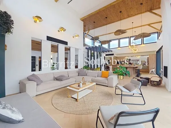 Villa contemporaine d'exception aux Cinq Cantons Proche Chiber 