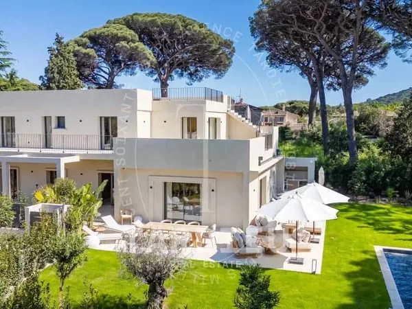 Villa tropézienne rénovée, charme authentique 