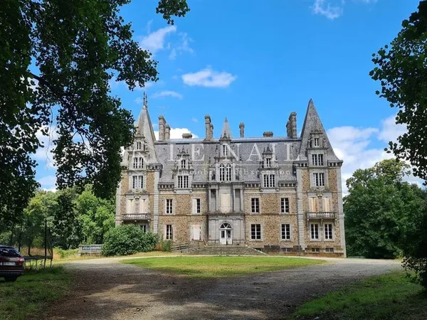 Beau château XIXe en Mayenne 