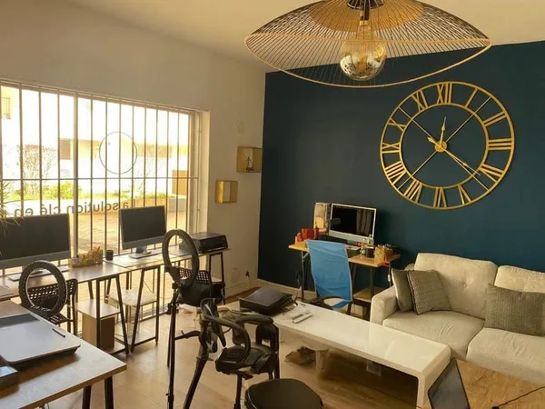 Vente local commercial loué - 10% de rentabilité + 2 places de 