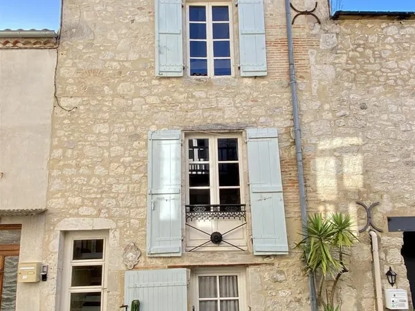 Charmante maison de village en pierre avec terrasse 
