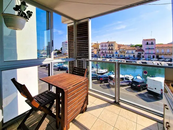 Appartement T3 de 79 m2 avec une terrasse de 5,45 m2 et une vue sur le canal 