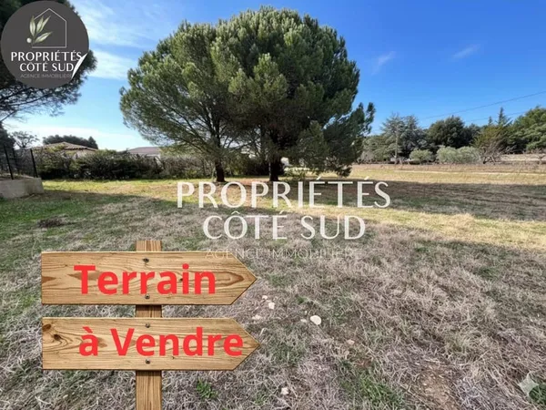 Tavel Terrain constructible de 835 m² 