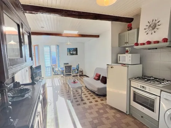 Belvédère, appartement 2 pièces lumineux avec grenier aménageable et cave 