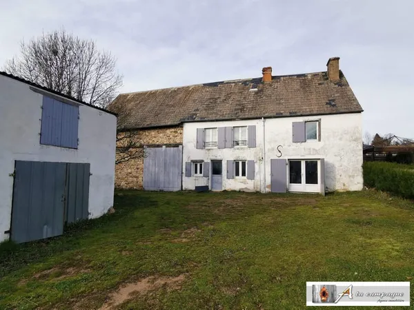 Maison de bourg plein de potentiel, avec grange et jardin 
