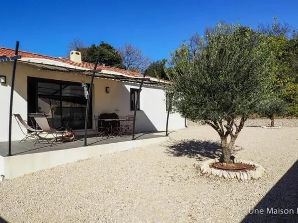 Maison avec studio attenant et jardin à tavel 