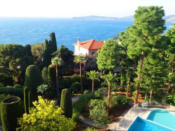 Domain avec piscine proche de plage Mala 