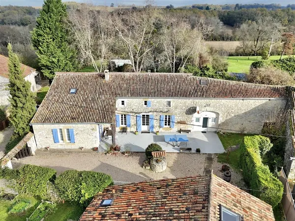 Magnifique maison en pierre avec gîte de 11 chambres au total à 15 minutes de Duras 