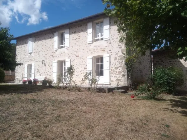 Maison Familiale En Pierres Avec Grange Et Terrain 
