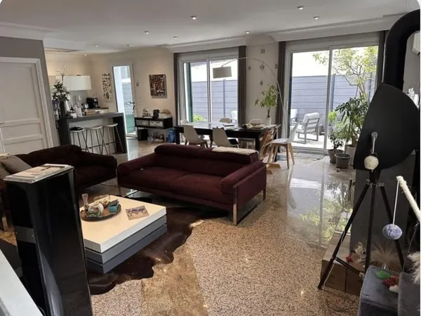 A Saisir ! Appartement T4 En Duplex 125m2-TERRASSES-JACUZZI-PARKING-CAVE-AU Calme Environnement Verd