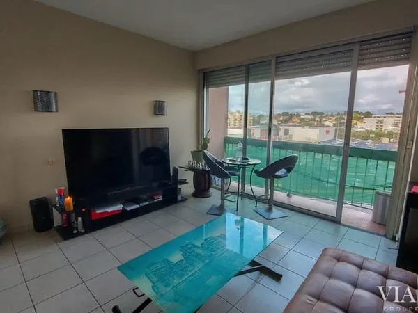 À vendre : Grand studio lumineux de 34 m² Dernier étage Béziers 