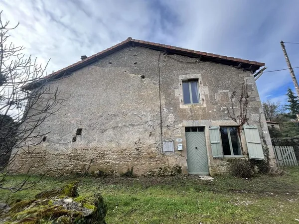 Jolie maison de Campagne, pierres app. 3 Chambres 150m2 hab à finir de rénover Jardin clos terrain 