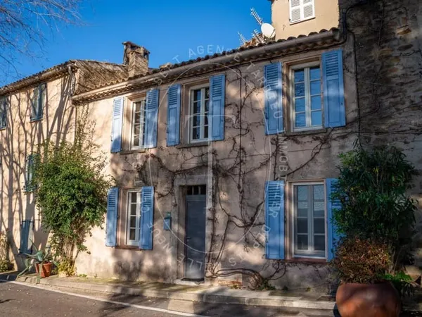 Maison de village - vue dégagée 