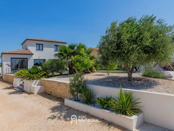 Villa contemporaine de 145 m² avec piscine proche du Pont du Gard 