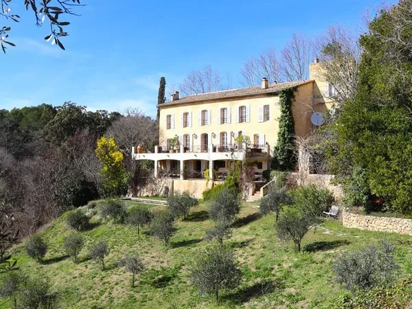 Authentique Bastide Provençale du XVIIIe siècle près de Lorgues. 