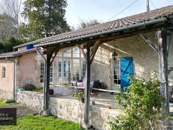 Presbytère en pierre sur 3ha de terrain 