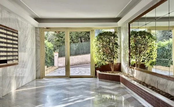 Appartement 3 pièces en rez-de-jardin - Le Cannet 