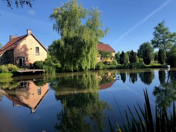 La Chatouillette, une propriété avec un gîte un étang et un grand terrain située à 