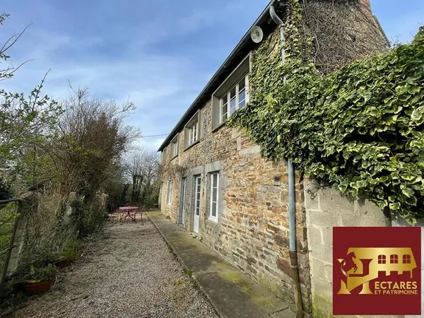 Maison à vendre proche de Mortrée sur 7,50 hectares 