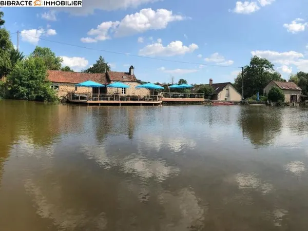 Un domaine privé de 6 hectares avec 2 moulins à eau, 2 gîtes, un camping, 2 mobile-homes, un 