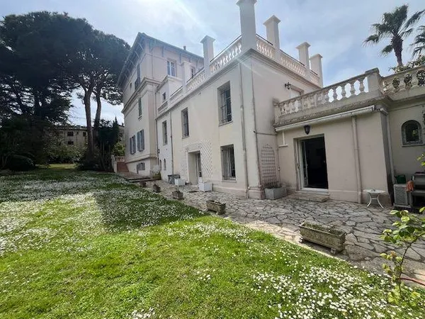Cap d'Antibes - Appartement de prestige dans une demeure historique avec parc et piscine 