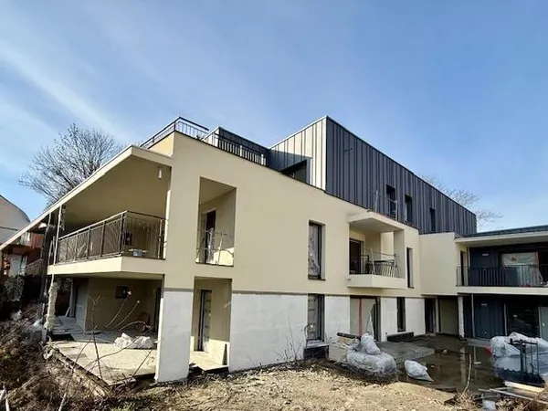 T5 de 121m2 en Rez de jardin Ferney Voltaire Coeur de Ville avec Terrasse et Garage 
