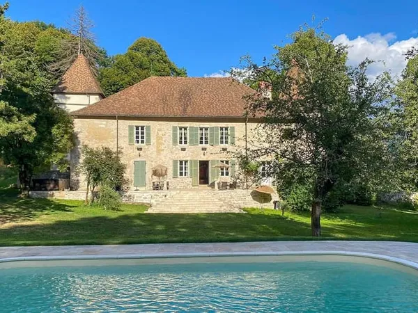Château Millénaire aux portes de Genève et du Pays de Gex 