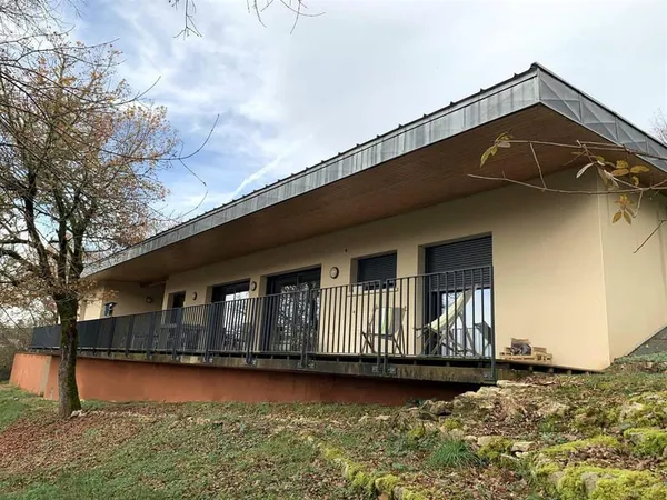 Maison contemporaine de plain-pied sur 1.470m² avec belle vue 