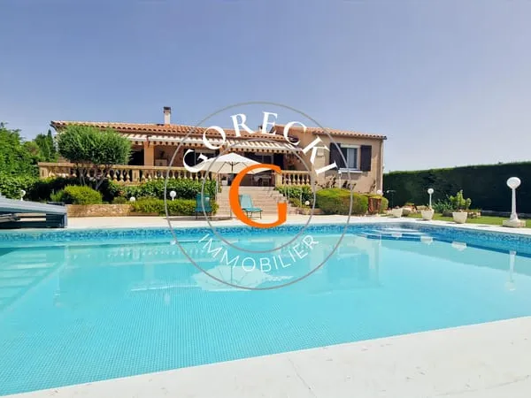A vendre maison à 6 km d'Uzès avec bel espace piscine 