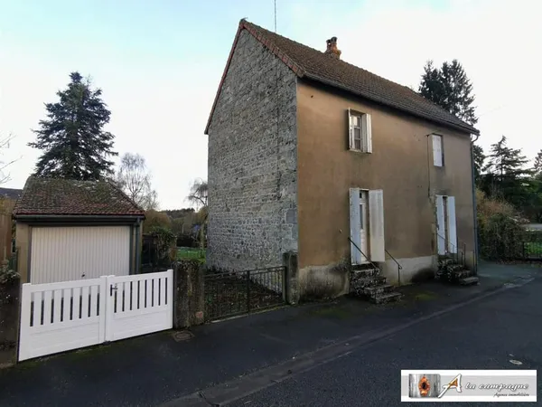 Bâtiment composé de deux petites habitations de bourg avec jar 