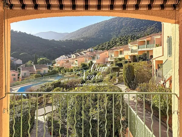 Mazet T3 Dans Une Résidence Calme Avec Piscine À Vendre À Cavalaire Sur Mer 